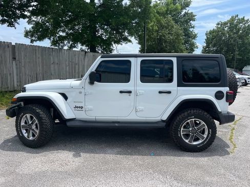 Used 2019 Jeep Wrangler Unlimited Sahara AWD/4WD image 2