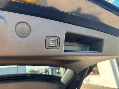 Used 2018 Chevrolet Equinox LT image 34