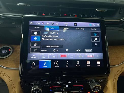 Used 2023 Jeep Grand Cherokee Summit AWD/4WD image 14
