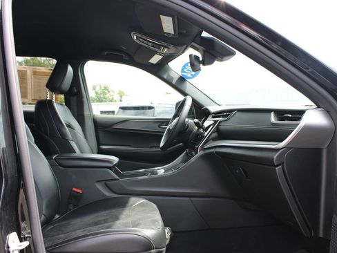 Used 2024 Jeep Grand Cherokee Altitude AWD/4WD image 28