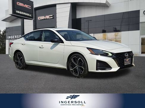 Used 2023 Nissan Altima 2.5 SR w/ SR Premium Package AWD/4WD image 1