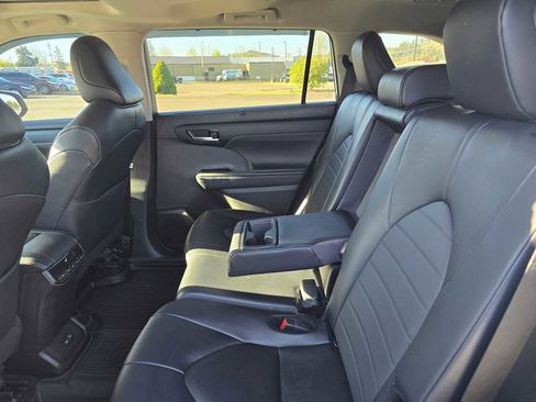 Certified 2024 Toyota Highlander XLE AWD/4WD image 20