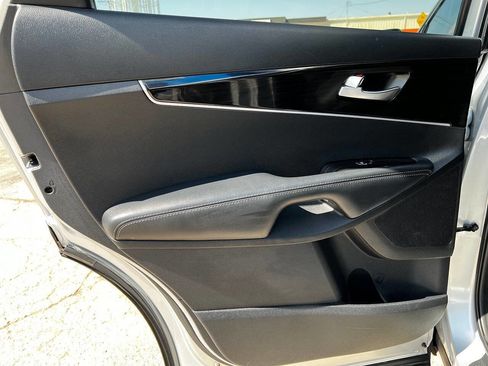 Used 2020 Kia Sorento AWD V6 image 26