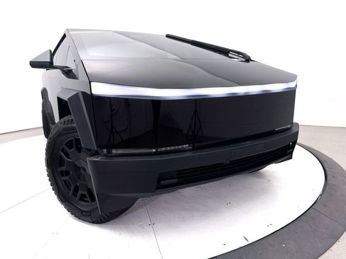 Used 2024 Tesla Cybertruck AWD Crew Cab image 13