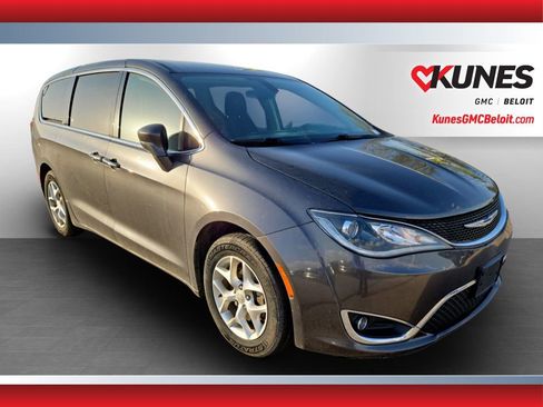 Used 2018 Chrysler Pacifica Touring Plus w/ Tire & Wheel Group FWD image 1
