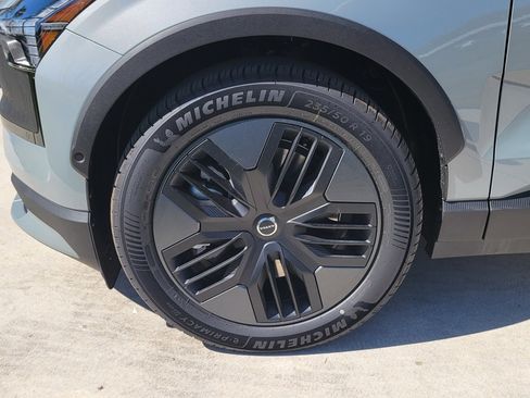 New 2026 Volvo EX30 Cross Country Ultra image 3