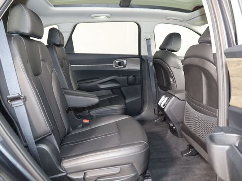 Used 2023 Kia Sorento EX w/ Panoramic Sunroof Package FWD image 15