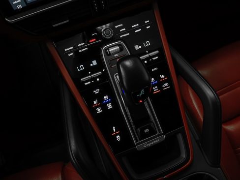 Certified 2021 Porsche Cayenne GTS AWD/4WD image 40