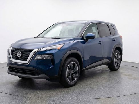 Used 2025 Nissan Rogue SV AWD/4WD image 3