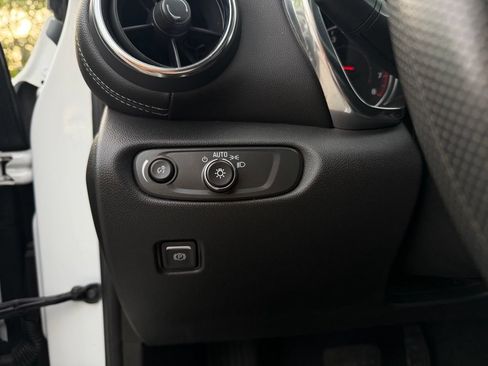 Used 2025 Chevrolet Blazer LT FWD image 14