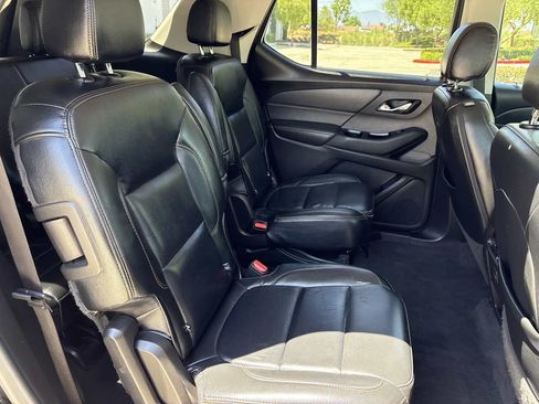Used 2019 Chevrolet Traverse LT FWD image 16