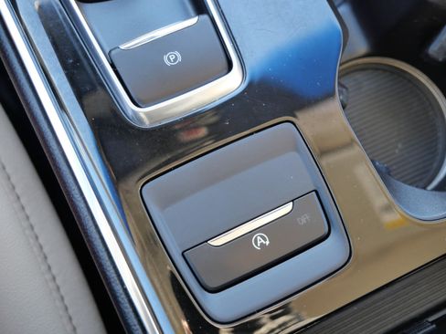 Used 2019 Ford Edge Titanium w/ Cold Weather Package image 30