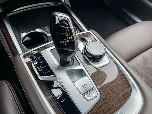 Used 2022 BMW 750i xDrive w/ Luxury Rear Seating Package image 20