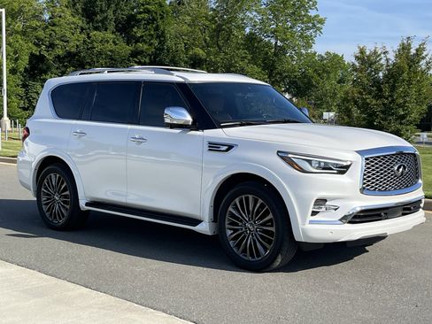 Used 2023 INFINITI QX80 Sensory w/ Cargo Package AWD/4WD image 2