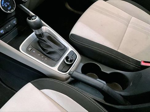 Used 2023 Hyundai Venue SEL FWD image 16