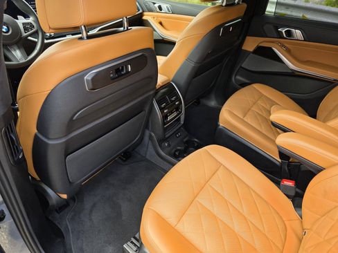 Used 2024 BMW X7 xDrive40i w/ Executive Package image 16