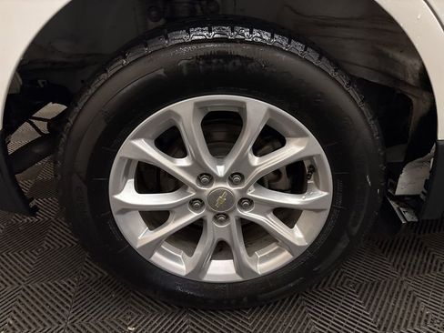 Used 2020 Chevrolet Equinox LT image 18