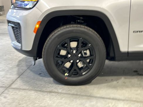 New 2026 Jeep Grand Cherokee L 4WD image 11