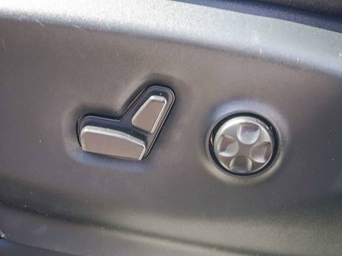 Used 2024 Chrysler Pacifica Touring-L image 20