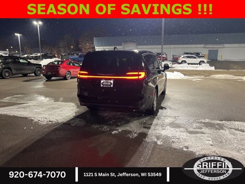 New 2026 Chrysler Pacifica Select image 10