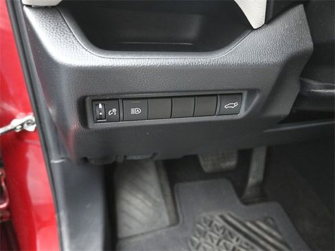 Used 2021 Toyota RAV4 XLE Premium image 13