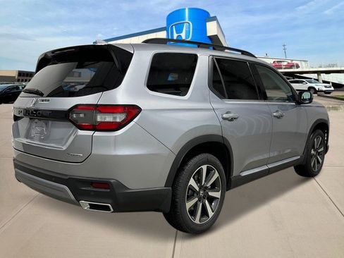 New 2025 Honda Pilot Touring image 9