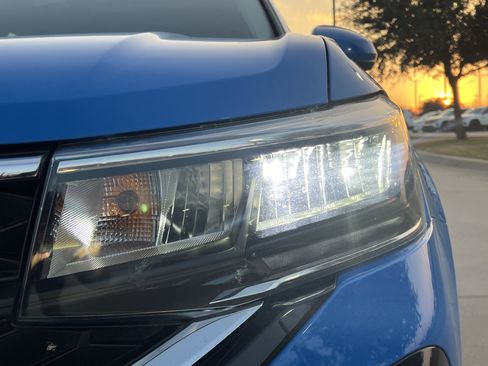 Certified 2022 Volkswagen Taos SE image 6