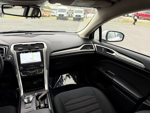 Used 2019 Ford Fusion SE FWD image 22