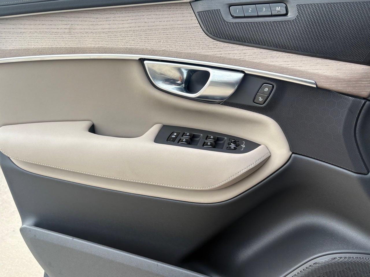 New 2026 Volvo XC90 T8 Plus AWD/4WD image 16