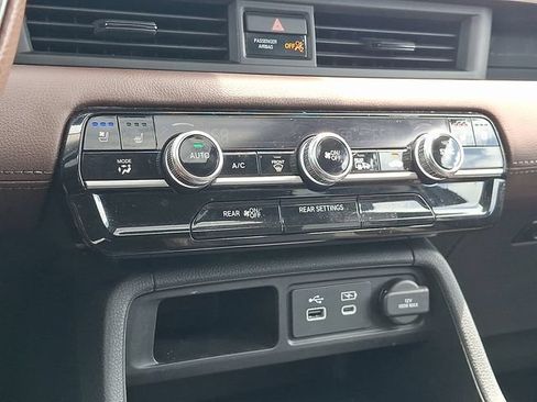 Used 2025 Honda Pilot Elite image 17