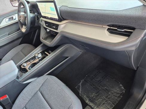 Used 2025 Ford Explorer Active RWD image 21