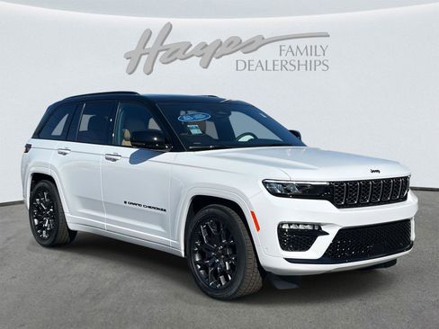 New 2025 Jeep Grand Cherokee Summit image 2