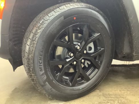 New 2026 Jeep Grand Cherokee Altitude AWD/4WD image 30