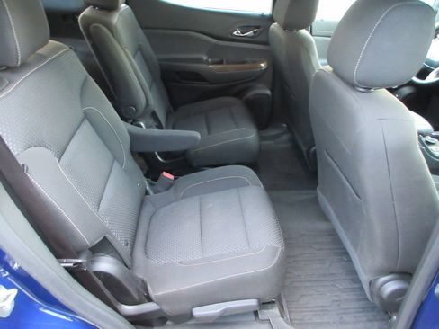 Used 2023 GMC Acadia SLE w/ Driver Convenience Package FWD image 17