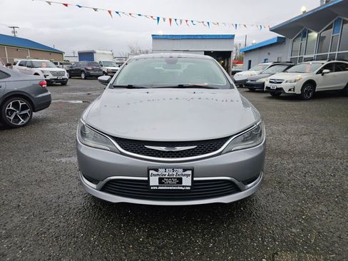 Used 2015 Chrysler 200 Limited w/ Convenience Group image 2