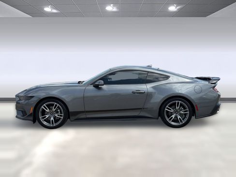 Used 2025 Ford Mustang Coupe RWD image 2