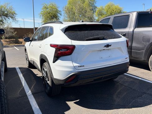 Used 2025 Chevrolet Trax RS w/ Sunroof Package image 4