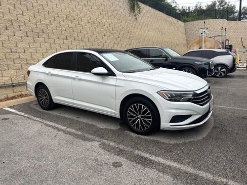 Used 2019 Volkswagen Jetta SE FWD image 2
