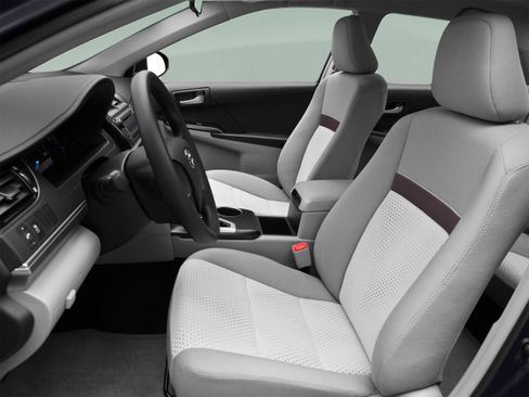 Used 2012 Toyota Camry SE FWD image 16