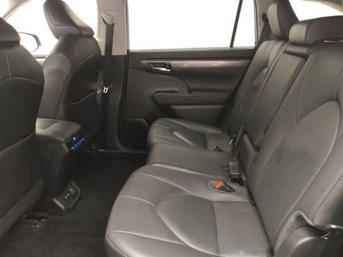 Used 2020 Toyota Highlander Limited image 18