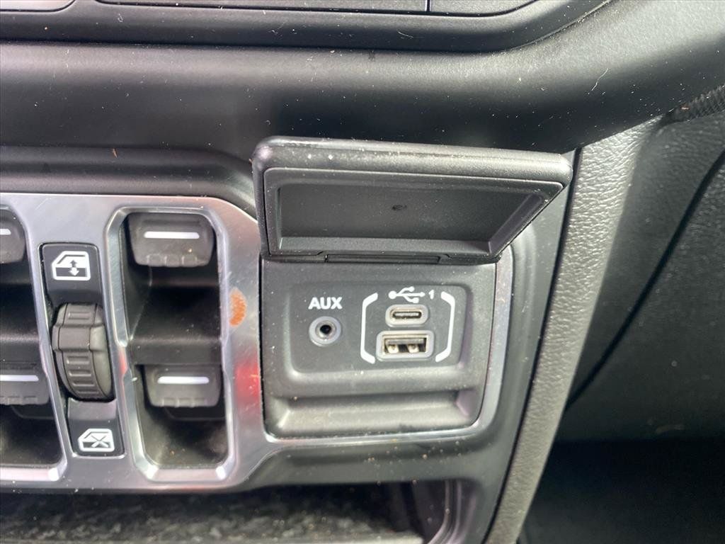 Used 2021 Jeep Wrangler Unlimited Sport AWD/4WD image 13