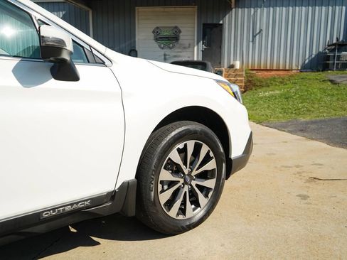 Used 2017 Subaru Outback 3.6R Limited AWD/4WD image 19