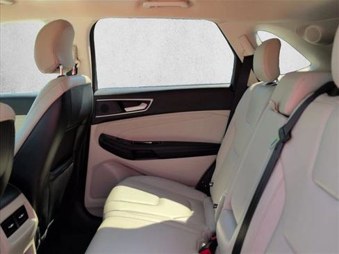 Used 2019 Ford Edge Titanium FWD image 17