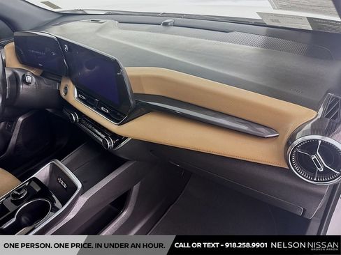 Used 2025 Chevrolet Equinox ACTIV w/ Safety and Technology Package FWD image 28