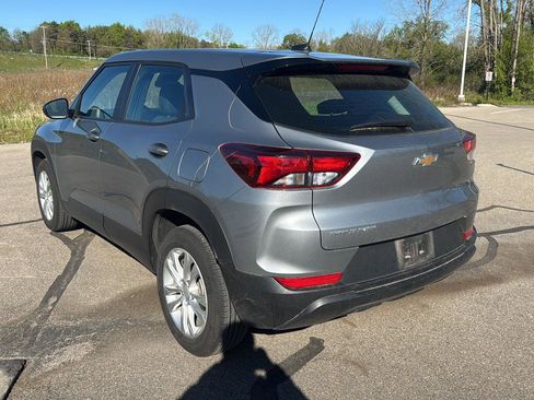 Used 2023 Chevrolet TrailBlazer LS FWD image 3