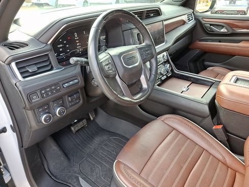 Used 2023 GMC Yukon Denali Ultimate image 16