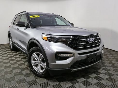 Used 2023 Ford Explorer XLT w/ Equipment Group 202A image 3