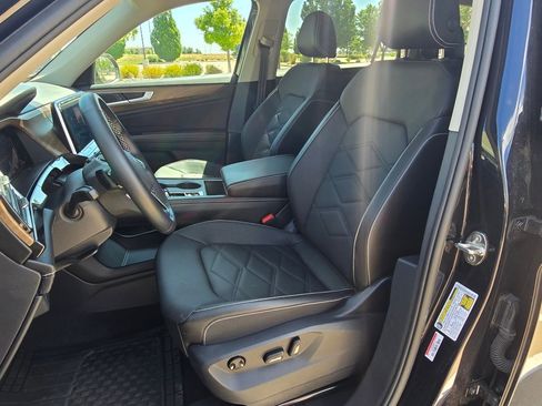 Used 2025 Volkswagen Atlas SE AWD/4WD image 14