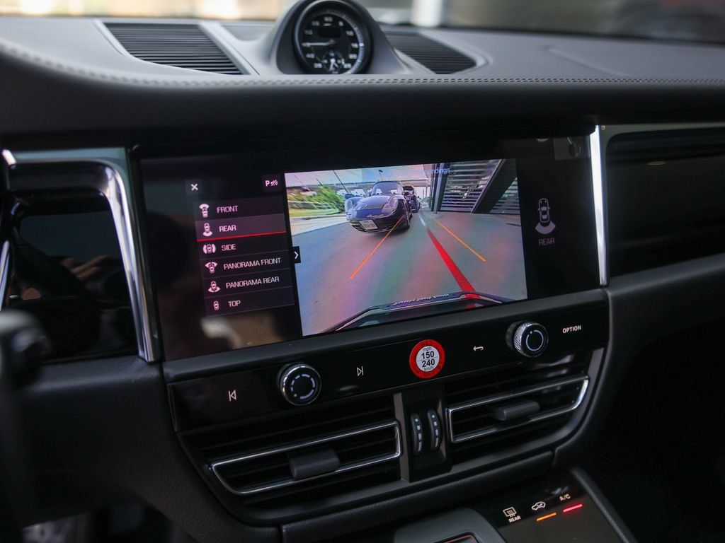 Certified 2026 Porsche Macan AWD/4WD image 21