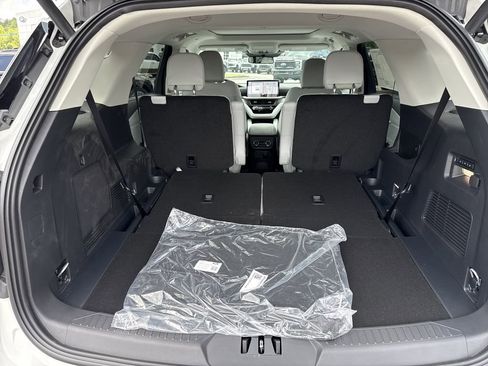 New 2026 Ford Explorer Platinum w/ LUX Leather Package AWD/4WD image 18